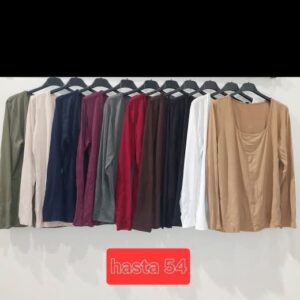 Camiseta de licra de escote cuadrado.