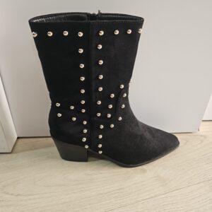 bota corta tachuelas